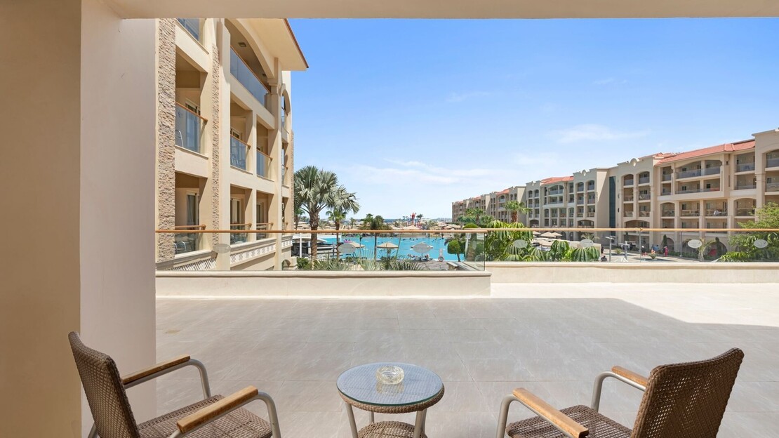 PickAlbatros White Beach Resort